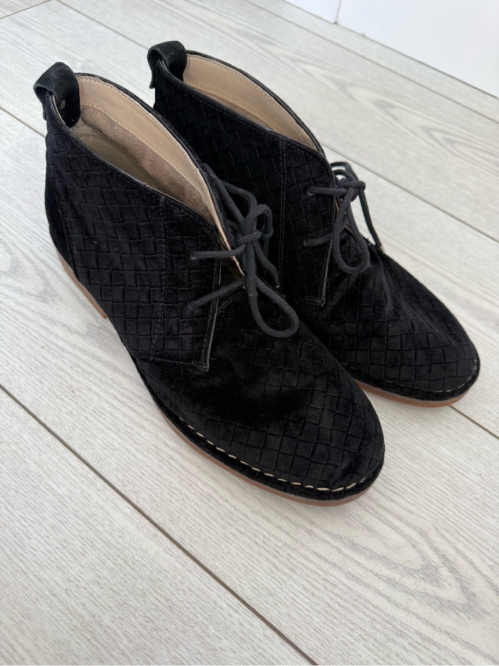 Hush Puppies 10M Cyra Catelyn black velvet chukka ankle boots lace up classic